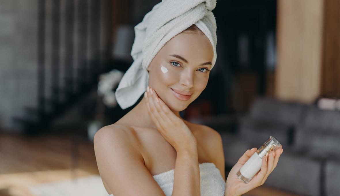 Niacynamid w pielęgnacji. Jakie właściwości ma witamina B3?
